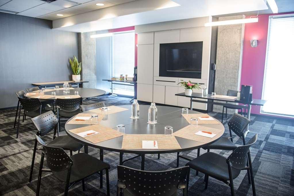 Hotel Alt Quartier Dix30 Brossard Faciliteter billede